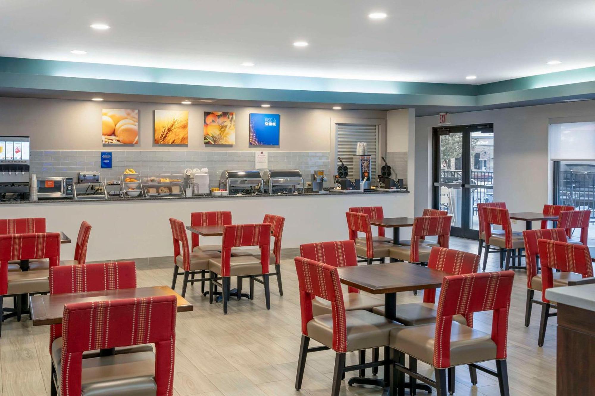 Comfort Suites Elgin Buitenkant foto